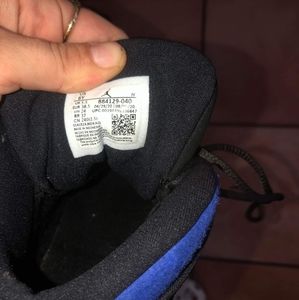 Royal blue Jordan 13s 6y no less than 200